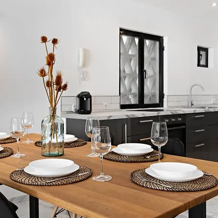 3 Bedroom In The Heart Of Puerto Banus Apartment *